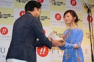 ゆうばり国際ファンタスティック映画祭2019開幕！ 松本まりか＆古川雄輝が“特別列車”で現地入り