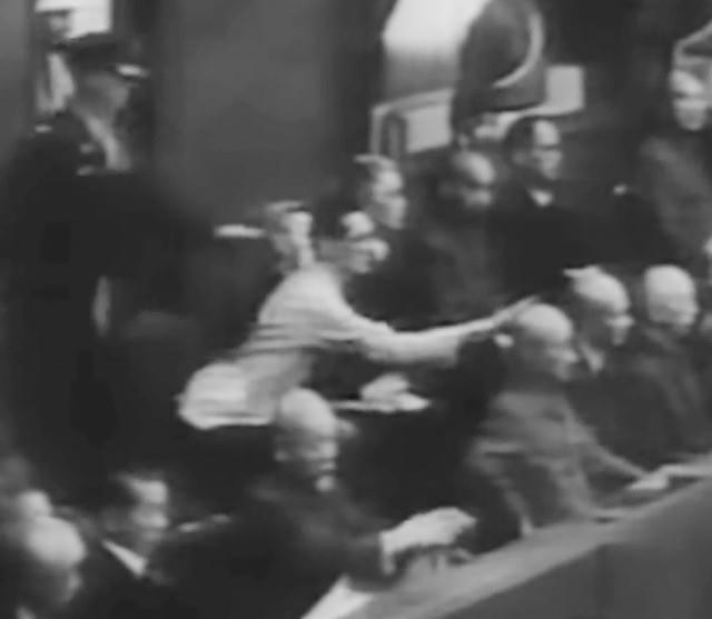 東京裁判でのひと幕