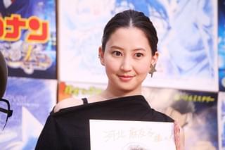 山崎育三郎＆河北麻友子、「名探偵コナン」原作者からのイラストプレゼントに絶句