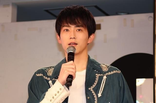 横浜流星、スカウトされた“原点の場所”竹下通りに凱旋！ サプライズ登場で大混乱に