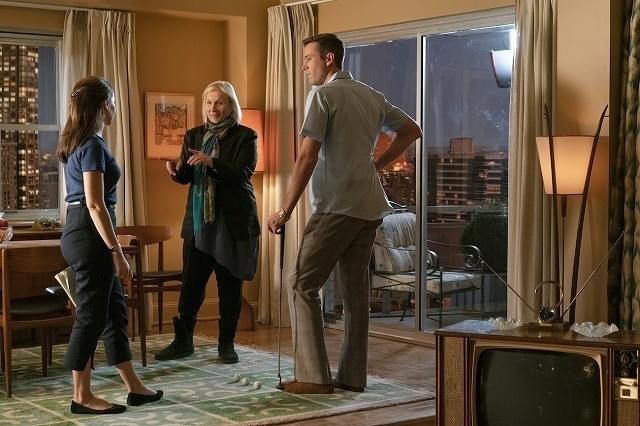 撮影中のミミ・レダー監督