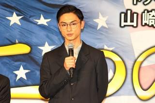 日系二世を演じたムロツヨシの英語が、多部未華子のツボに!? 新田真剣佑からの指導も