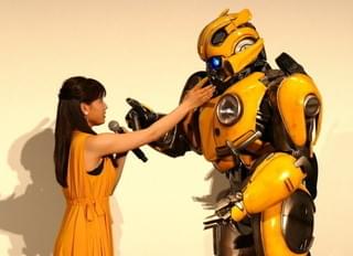 土屋太鳳、バンブルビーと「お花見行きたい！」 弟・神葉とイベント初共演も実現