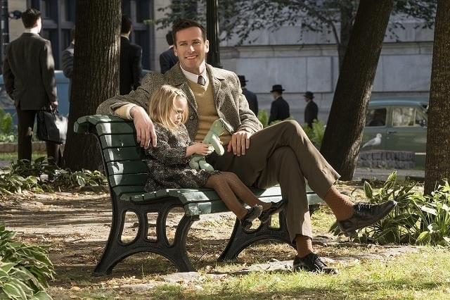 主人公を支え続ける夫を演じた