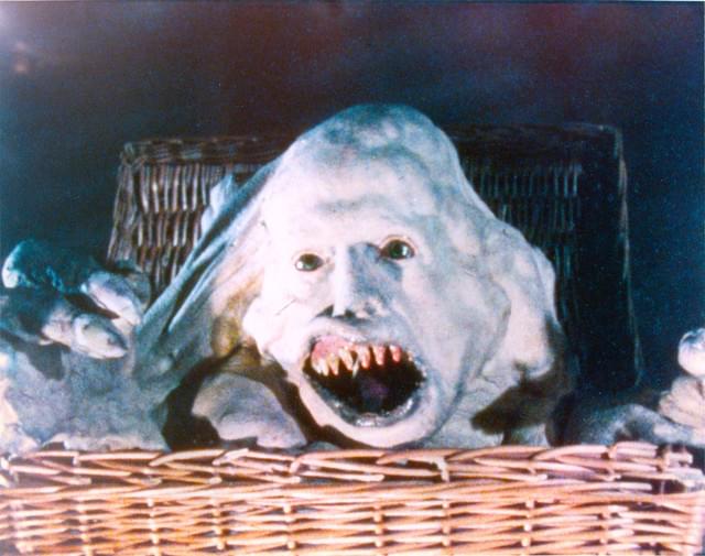 ホラー怪作「バスケットケース」の一場面