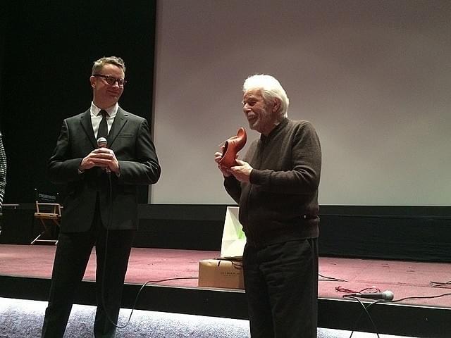 ホドロフスキー監督と久しぶりの再会を 交わしたニコラス・ウィンディング・ レフン監督