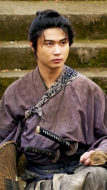 正義感は強いが、おっちょこちょいな部分も持つ人物を体現