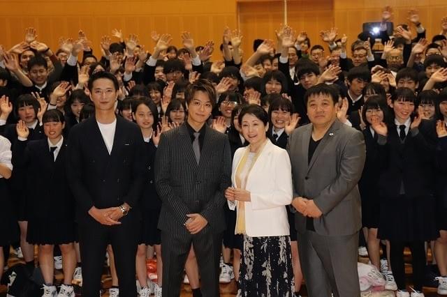 TAKAHIRO、「僕に、会いたかった」撮影地を電撃訪問！現役高校生の恋愛事情に驚き