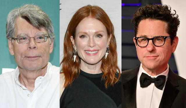 （左から）スティーブン・キング、 ジュリアン・ムーア、J・J・エイブラムス