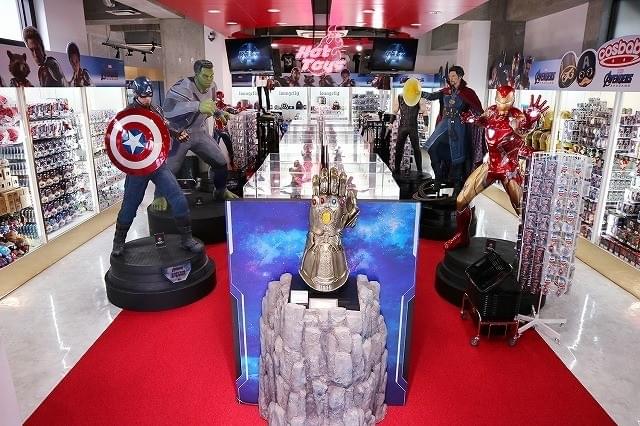「アベンジャーズ」ストアが原宿にオープン！ 世界観を味わえるコラボカフェも