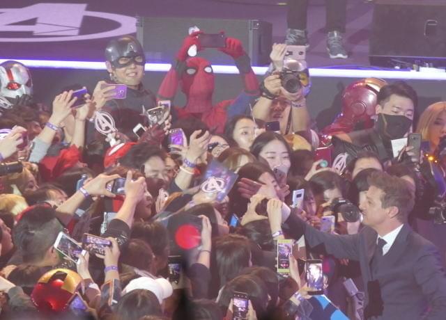 ブリー・ラーソン、感極まる「アベンジャーズ」訪韓にファン4000人が熱狂！