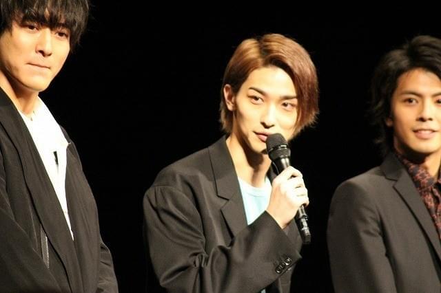 モデルとなったチアリーディングチームのパフォーマンスも