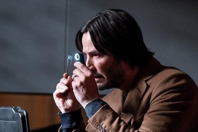 宝石ディーラー役で主演