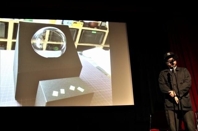 新海誠監督コラボVR映像に用いる球体スクリーン