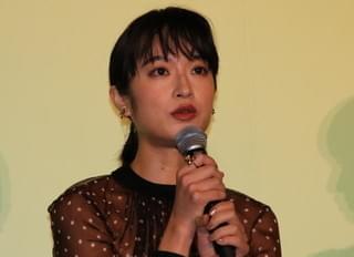 小松菜奈＆門脇麦、渋谷のカラオケボックスでギターの共同練習