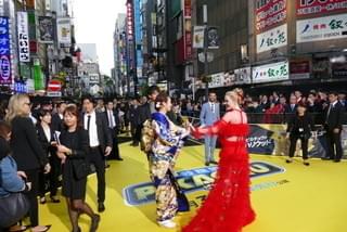 新宿歌舞伎町に“稲妻”イエローカーペット登場！「名探偵ピカチュウ」ワールドプレミア