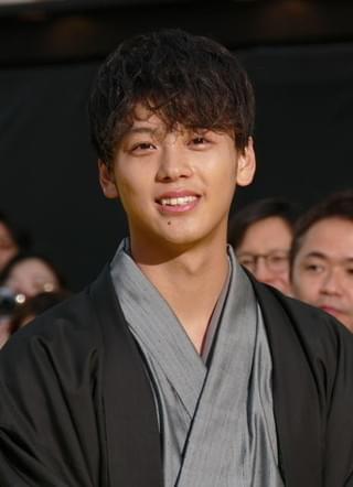 新宿歌舞伎町に“稲妻”イエローカーペット登場！「名探偵ピカチュウ」ワールドプレミア