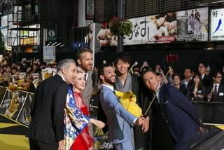 新宿歌舞伎町に“稲妻”イエローカーペット登場！「名探偵ピカチュウ」ワールドプレミア