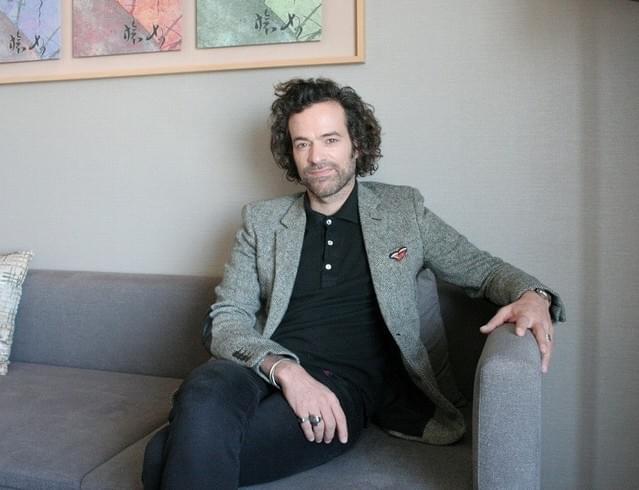 ロマン・デュリス、俳優が社会問題や政治を語ることに仏国民は「寛容で、むしろ好意的」