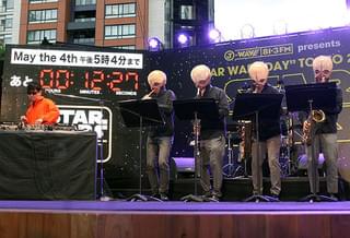 六本木で盛大に「スター・ウォーズの日」、チューバッカ追悼のメッセージボードも