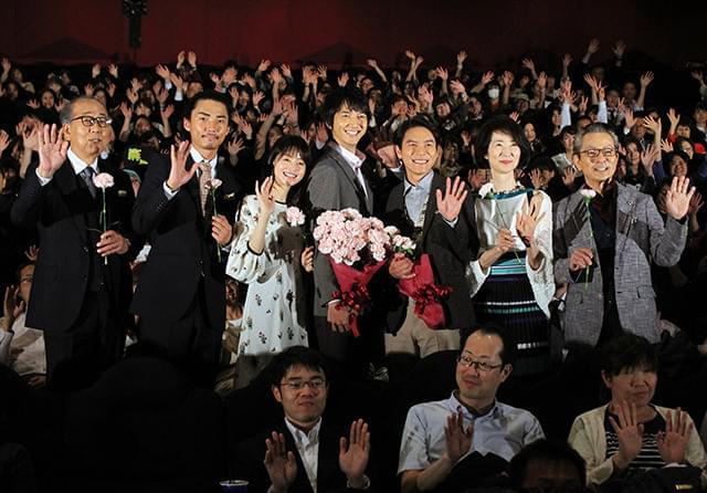 水谷豊、「轢き逃げ」で大役果たした主演2人に感謝の花束「本当によくやってくれた」