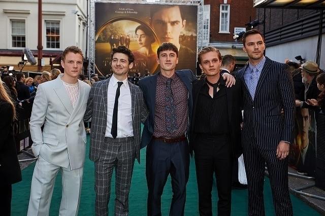 「ホビット」原作者の知られざる過去！「トールキン」プレミアにサプライズゲスト登場