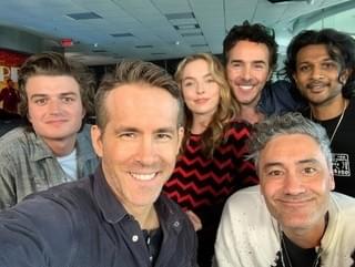 ライアン・レイノルズ、自分がゲームのキャラだと気づく 主演コメディ「フリー・ガイ」撮影開始