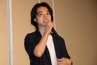 「キングダム」で10キロ減量の山崎賢人と17キロ増量の大沢たかお、互いをねぎらう