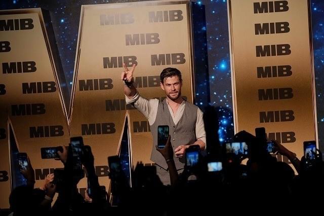 クリス・ヘムズワース、結婚式の思い出の地で「MIB」イベント登場！「この土地が大好き」