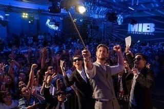 クリス・ヘムズワース、結婚式の思い出の地で「MIB」イベント登場！「この土地が大好き」