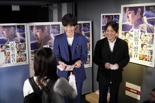 松坂桃李「居眠り磐音」大入り袋を手渡しファン歓喜！