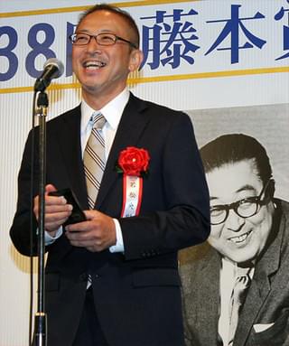 「万引き家族」是枝裕和監督に藤本賞「映画は不思議な生まれ方、育ち方をする」