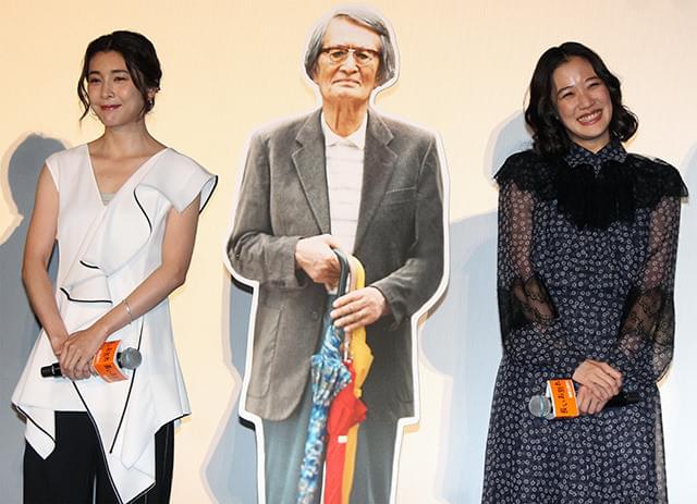 欠席した山崎努のパネルを挟む 竹内結子と蒼井優