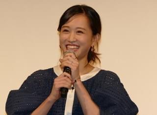 前田敦子、かわいいの歓声に「すごく久しぶり」 膝のじん帯損傷は回復