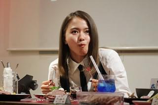 山本舞香「東京喰種」コラボカフェで目玉を試食！意外とおいしい？