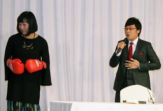 南キャン山ちゃん＆蒼井優結婚会見、相方しずちゃん強烈パンチで祝福