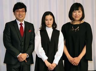 南キャン山ちゃん＆蒼井優結婚会見、相方しずちゃん強烈パンチで祝福