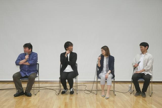 トークショーを盛り上げた本広克行監督、 森谷雄プロデューサー、志尾睦子氏、 川岡大次郎（左から）