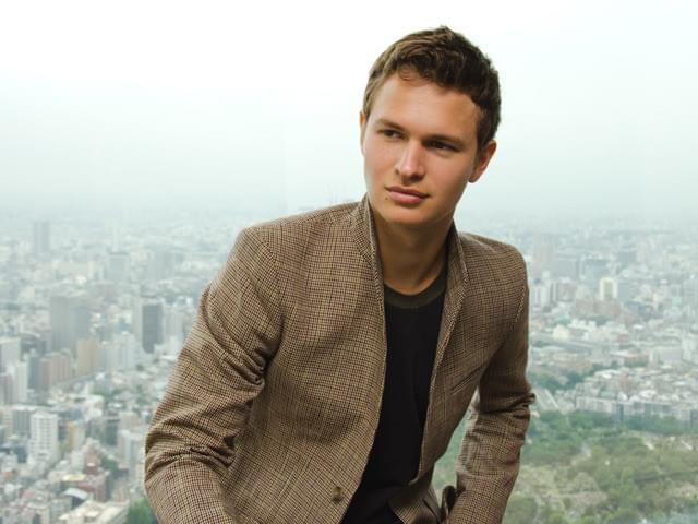 アンセル・エルゴート、読売新聞社記者役！東京舞台のテレビシリーズに主演