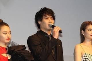 松田翔太、「東京喰種」最新作は窪田正孝との恋愛映画!? 主題歌は「女王蜂」が担当