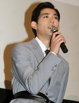 堤真一、“教え子”柳楽優弥のおねだりでハグも「なんやねん、これ」