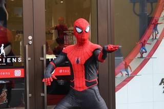 「スパイダーマン」ストアが原宿にオープン！ 世界で1つのミステリオ衣装を世界最速展示