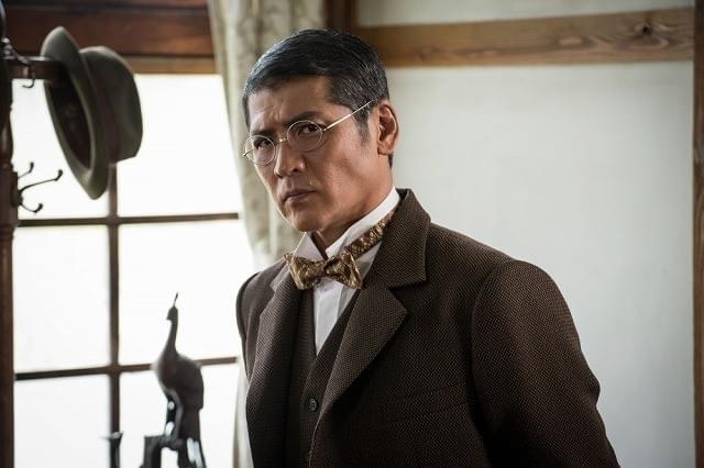 吉川晃司、笑顔でクランクアップ！「ある町の高い煙突」メイキング映像公開