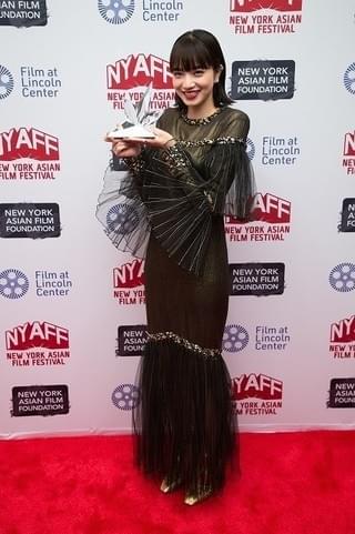 小松菜奈、初めてのNYで“ライジング・スター賞”！「どんどん海外作品に挑戦したい」