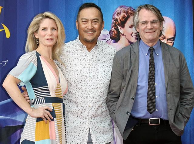 会見した渡辺謙（中央）、ケリー・オハラ（左）、 演出のバートレット・シャー