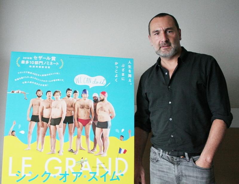 「人生は複雑だけど希望を持てる」フランスで大ヒット、中年の危機を迎えた男性たちのシンクロ映画