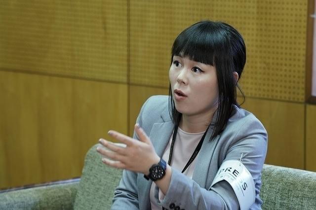 ジャーナリスト・仁科雅美役を演じる ブルゾンちえみ