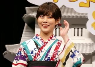高畑充希、恐縮しきり…… 星野源の両目にまんじゅうヒット！