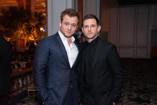 シュワちゃん、トランプ大統領の「国に帰れ」発言に反論！ HFPAチャリティイベントに登場