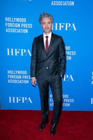 シュワちゃん、トランプ大統領の「国に帰れ」発言に反論！ HFPAチャリティイベントに登場